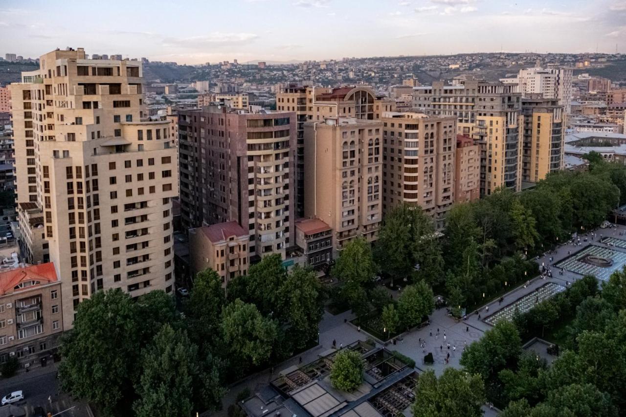 Rooftop Apart-Hotel Erevan Esterno foto