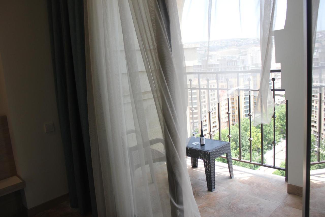 Rooftop Apart-Hotel Erevan Esterno foto