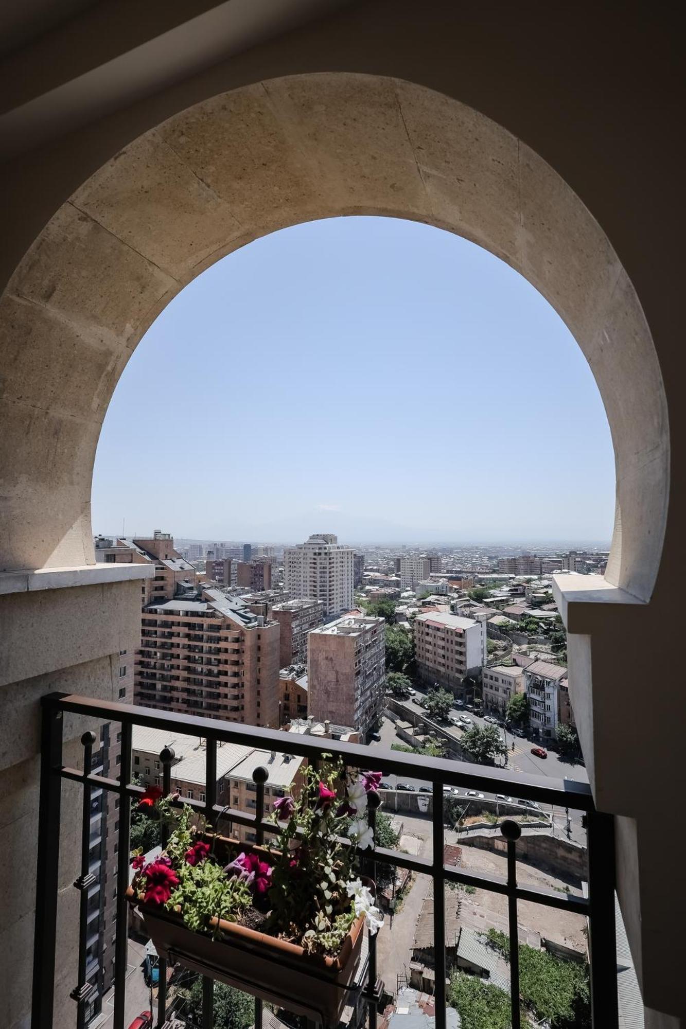 Rooftop Apart-Hotel Erevan Esterno foto
